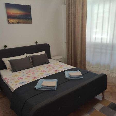 Nice Studio In Old Town Bukares Bagian luar foto