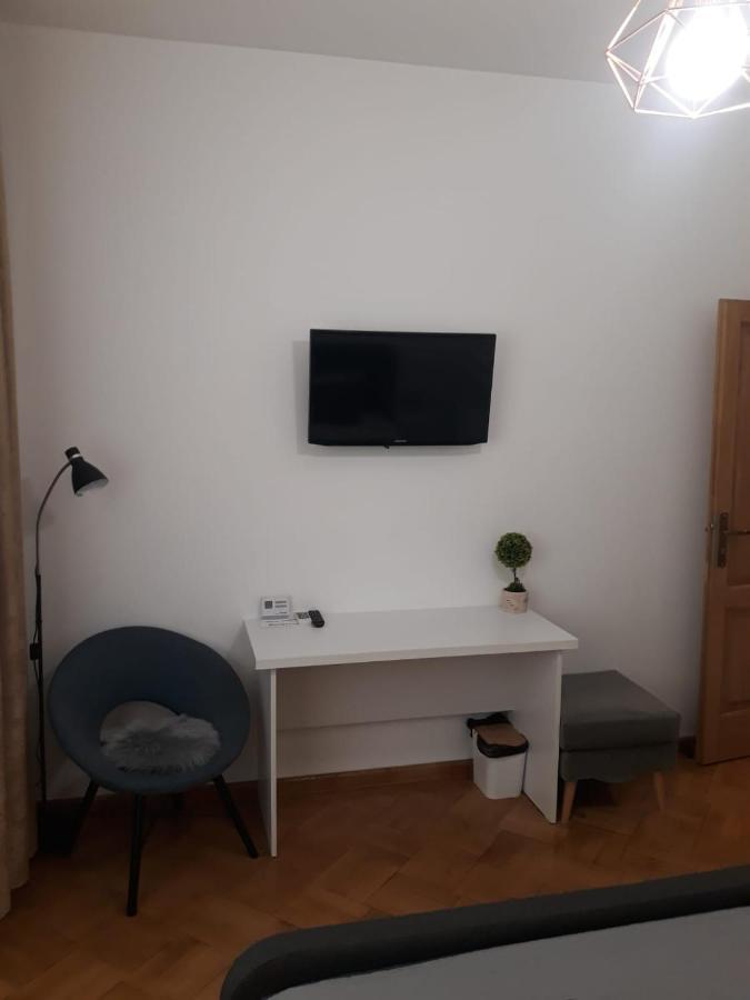 Nice Studio In Old Town Bukares Bagian luar foto