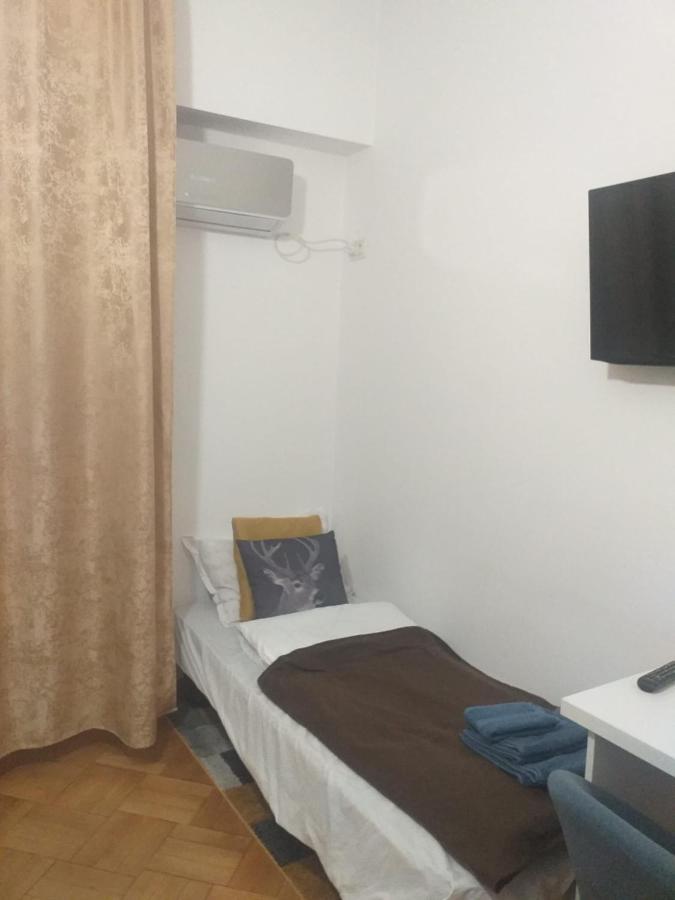 Nice Studio In Old Town Bukares Bagian luar foto