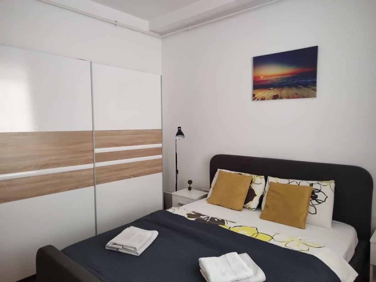 Nice Studio In Old Town Bukares Bagian luar foto