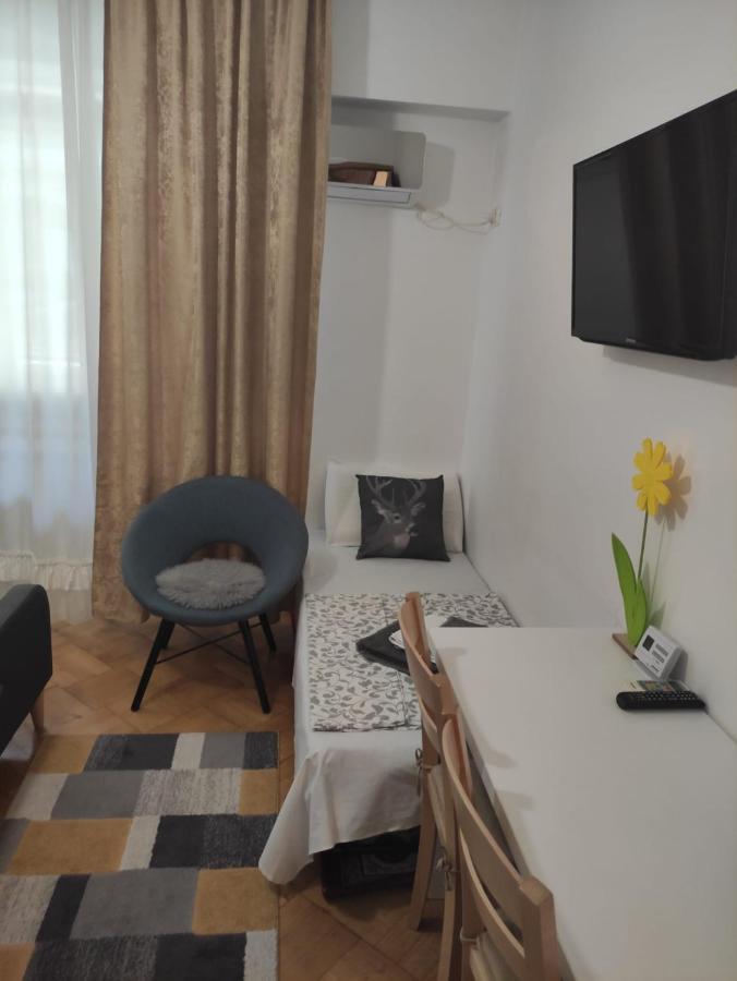 Nice Studio In Old Town Bukares Bagian luar foto