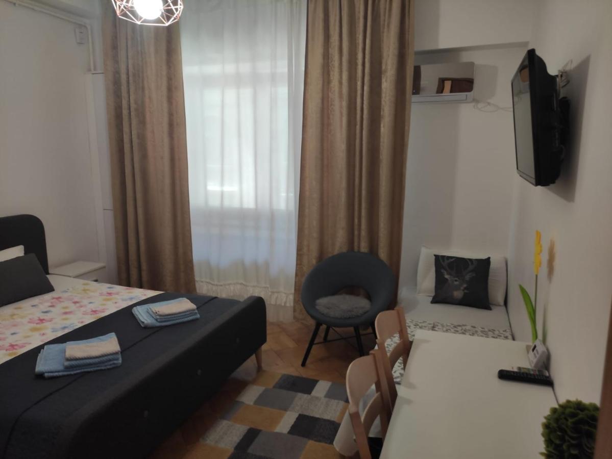 Nice Studio In Old Town Bukares Bagian luar foto