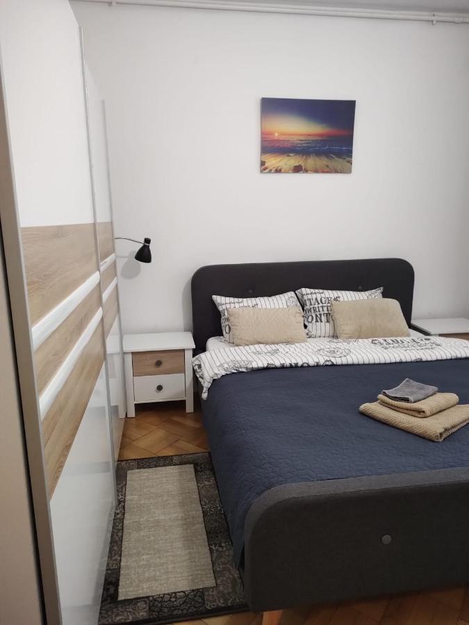 Nice Studio In Old Town Bukares Bagian luar foto