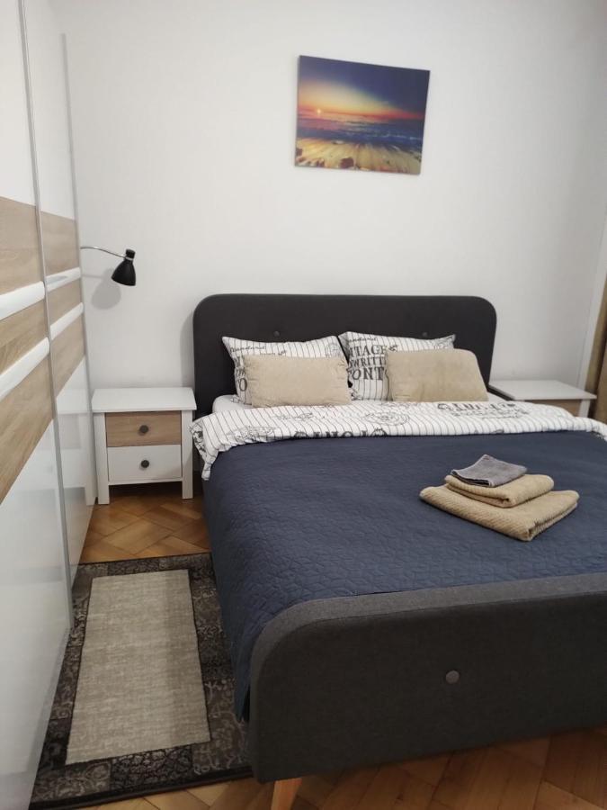 Nice Studio In Old Town Bukares Bagian luar foto